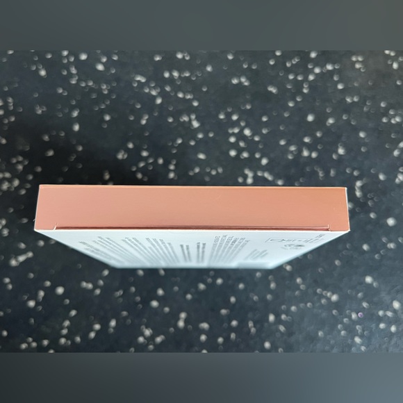 ICONIC LONDON | Multi-Use Lip and Cheek Cream Palette - Picture 6 of 6